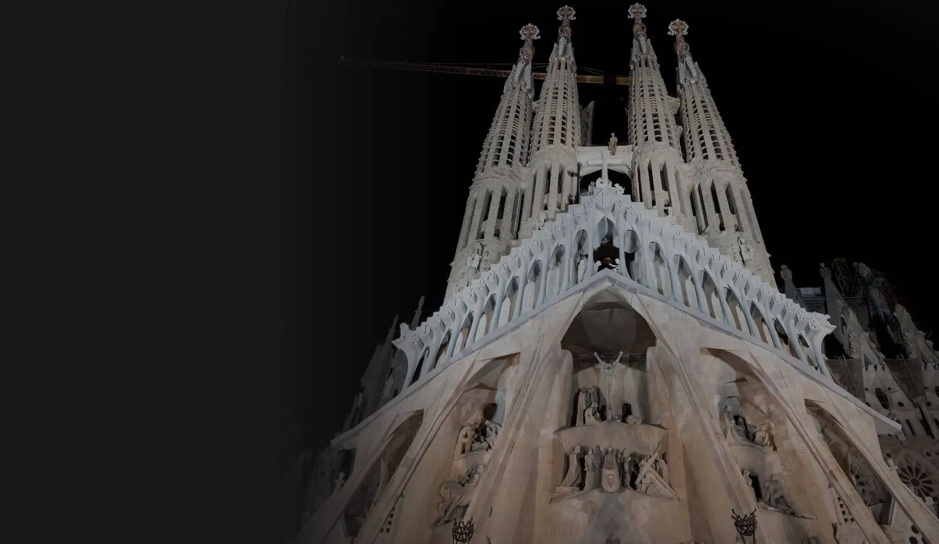La Sagrada Família iluminada de noche, Barcelona