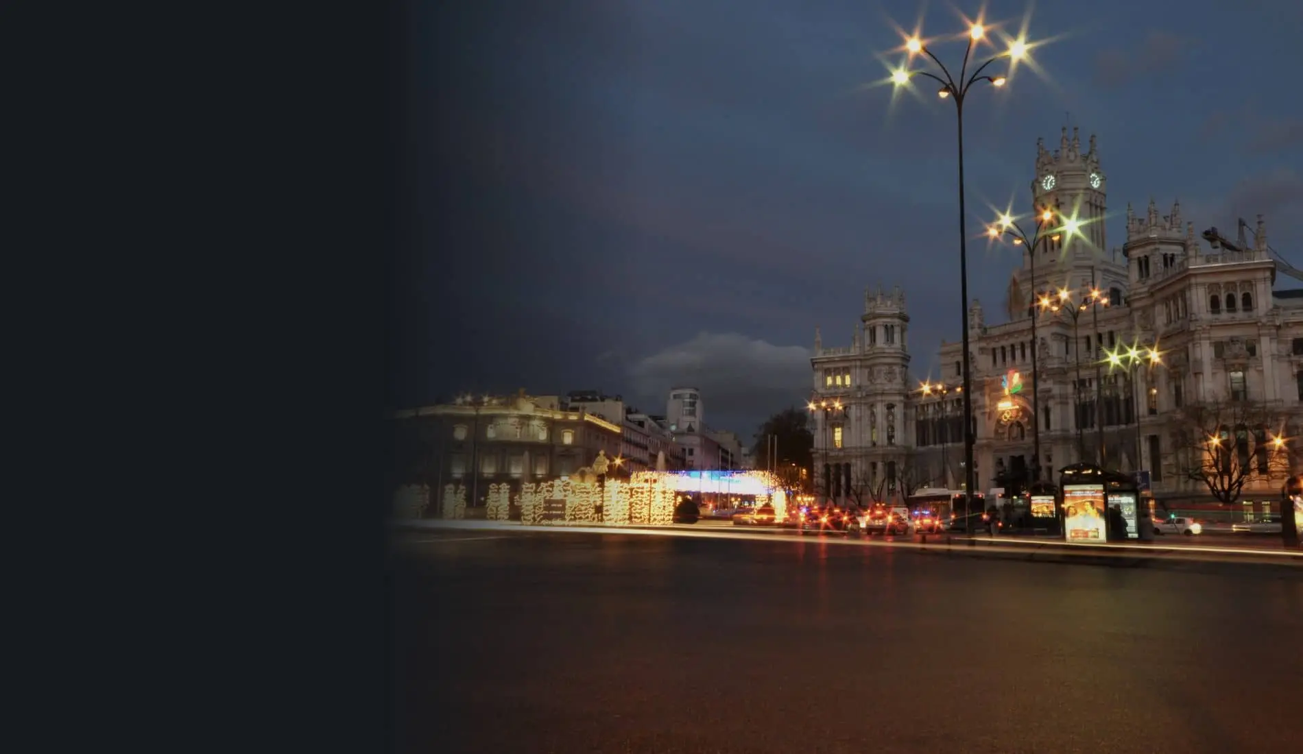 La plaza de Cibeles de Madrid al anochecer