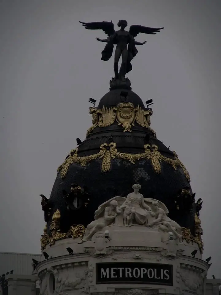 Cúpula dorada del edificio Metrópolis, Madrid