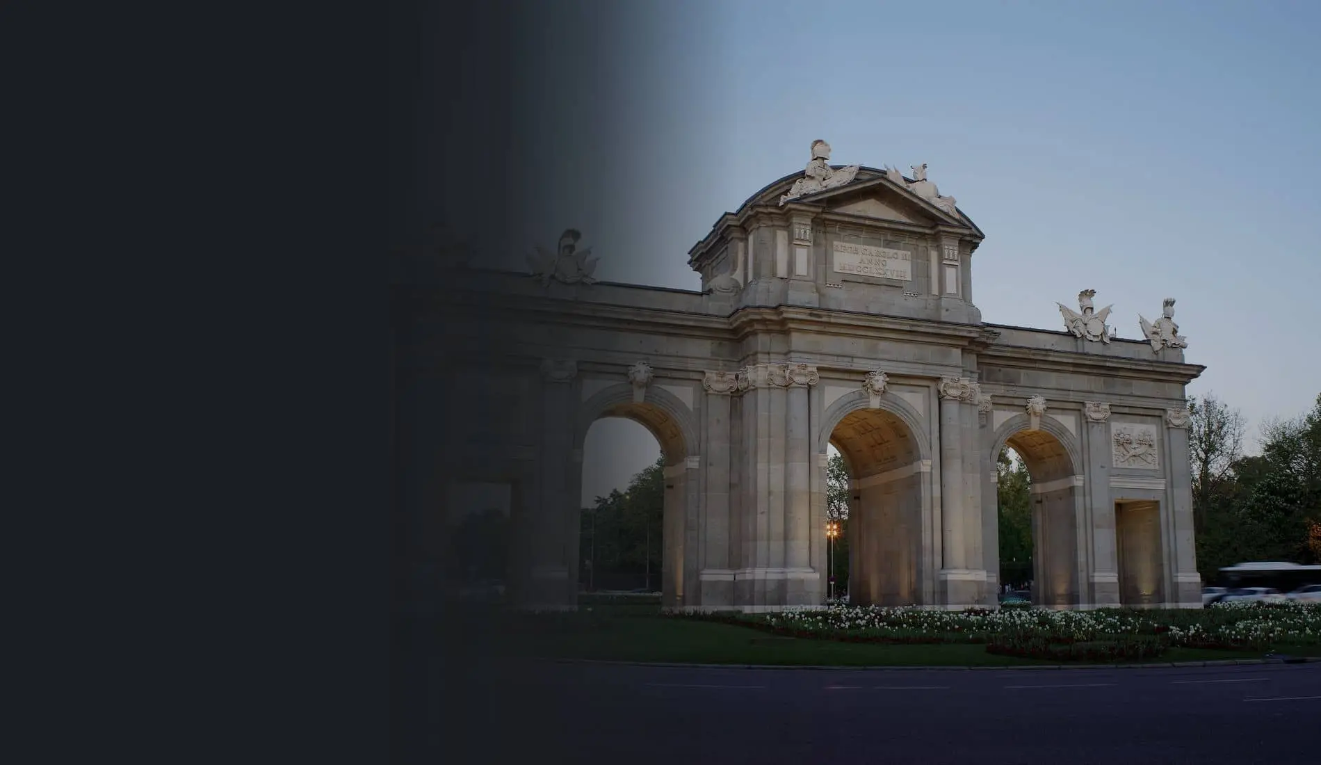 La Puerta de Alcalá de Madrid al anochecer
