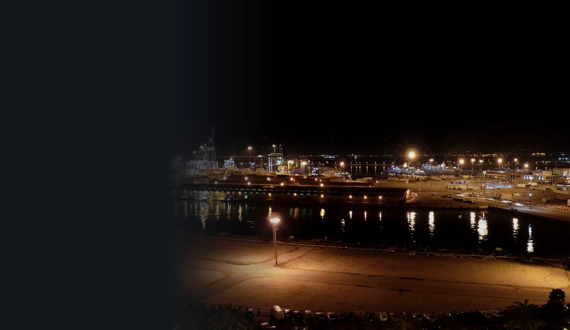 El puerto de Algeciras iluminado de noche