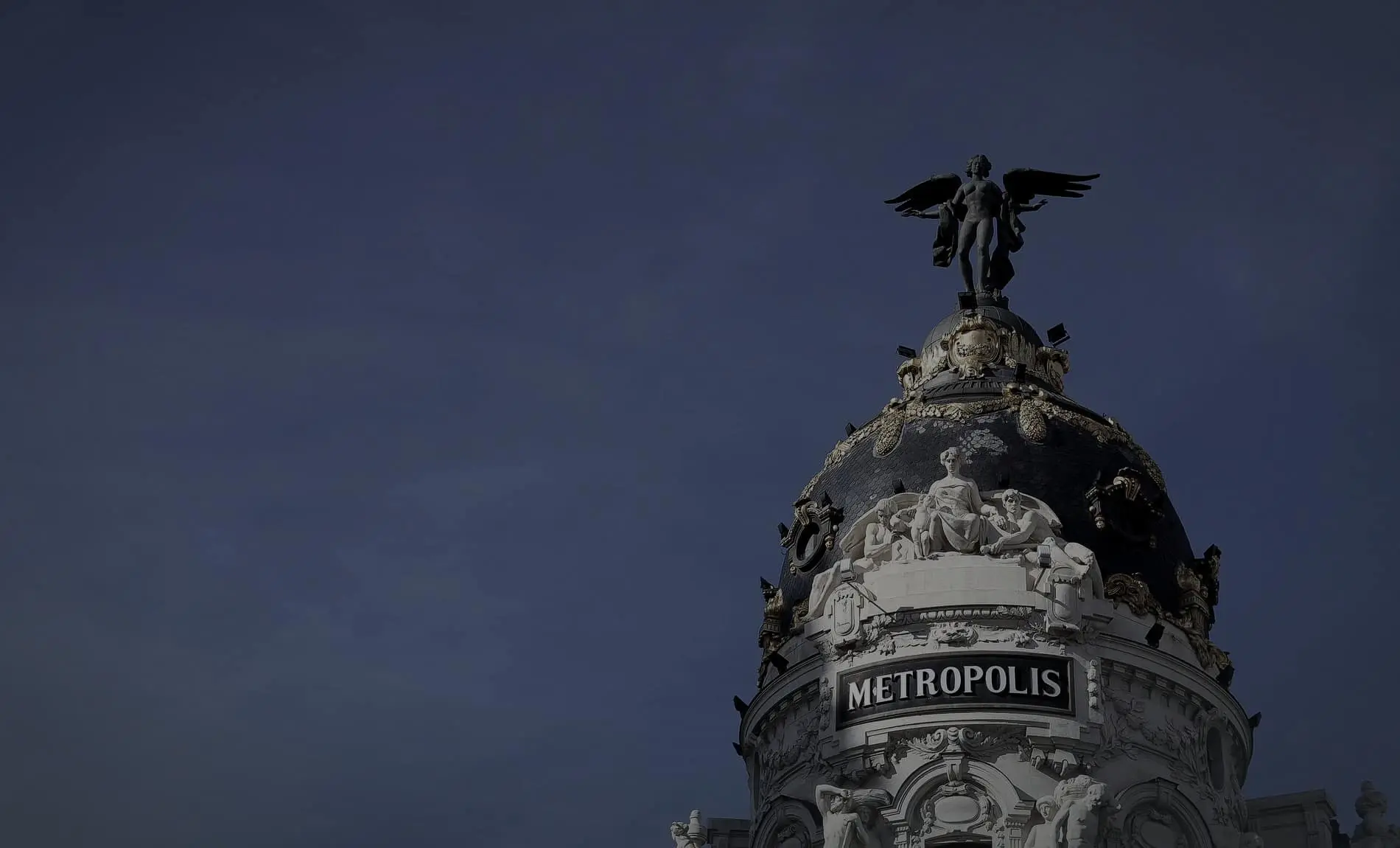 Cúpula del edificio Metrópolis, en la calle de Alcalá de Madrid